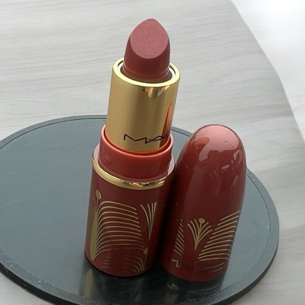 MAC Holiday 2024 Limited Edition Mini Lipstick - EXTRA DESSERT​
